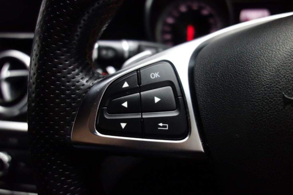 Used_2015_BLACK_MERCEDES-BENZ_A-CLASS_2