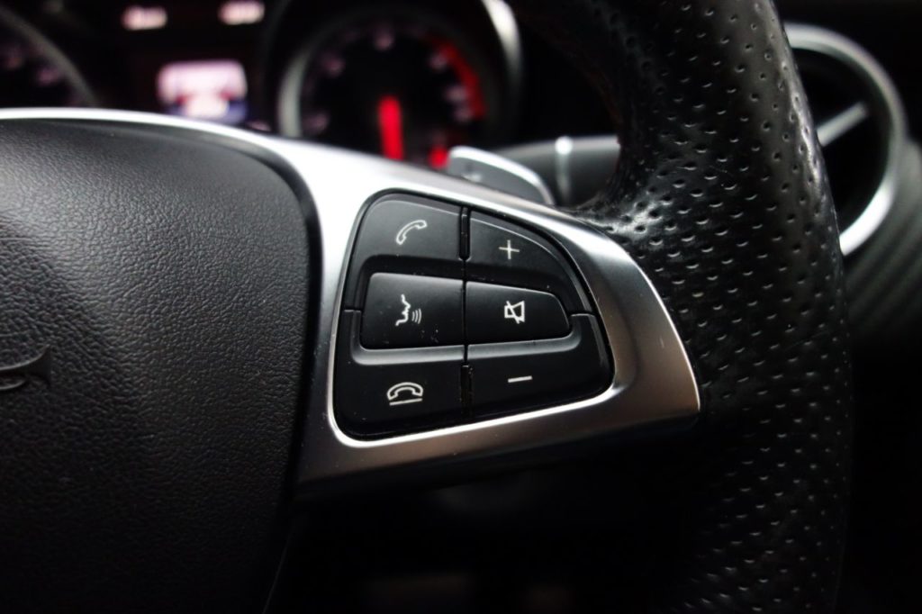 Used_2015_BLACK_MERCEDES-BENZ_A-CLASS_2