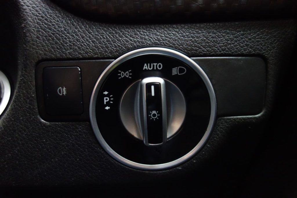 Used_2015_BLACK_MERCEDES-BENZ_A-CLASS_2