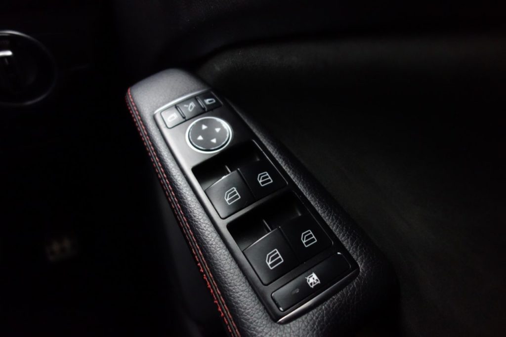 Used_2015_BLACK_MERCEDES-BENZ_A-CLASS_2