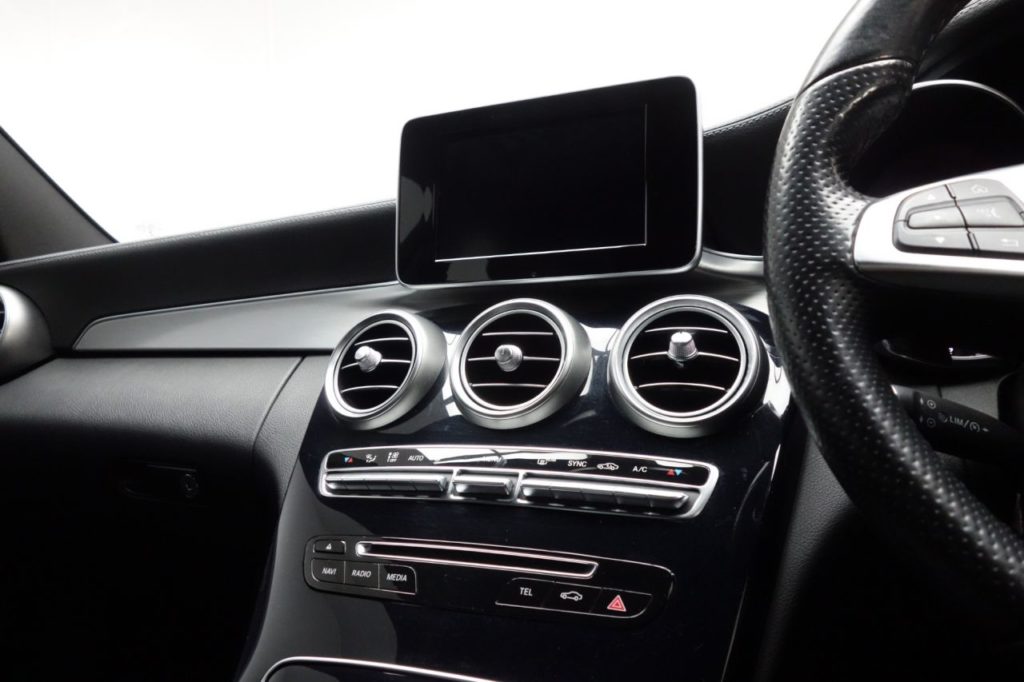 Used_2015_BLACK_MERCEDES-BENZ_C-CLASS_2