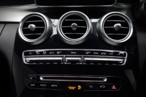 Used_2015_BLACK_MERCEDES-BENZ_C-CLASS_2