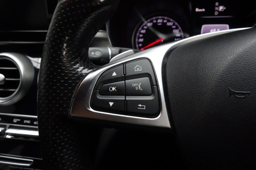 Used_2015_BLACK_MERCEDES-BENZ_C-CLASS_2