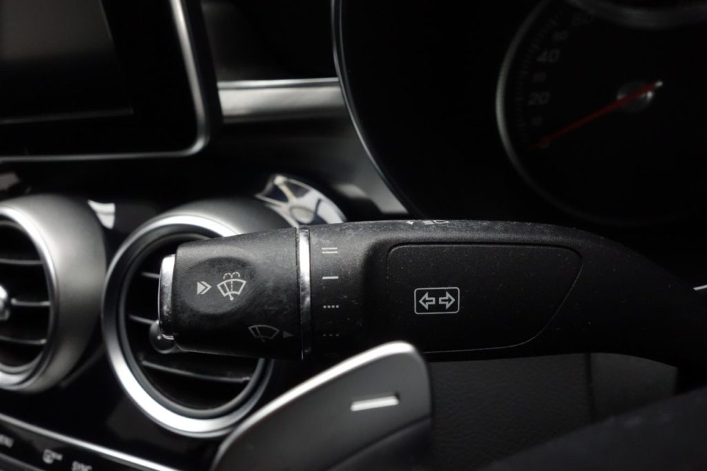 Used_2015_BLACK_MERCEDES-BENZ_C-CLASS_2