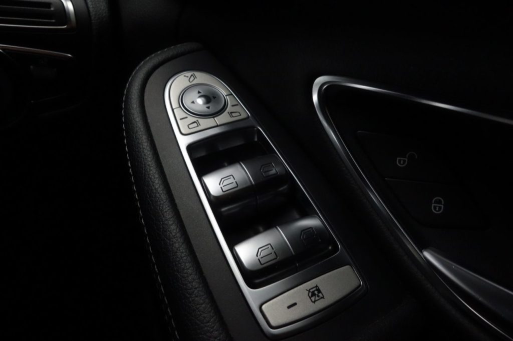 Used_2015_BLACK_MERCEDES-BENZ_C-CLASS_2