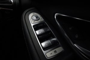 Used_2015_BLACK_MERCEDES-BENZ_C-CLASS_2