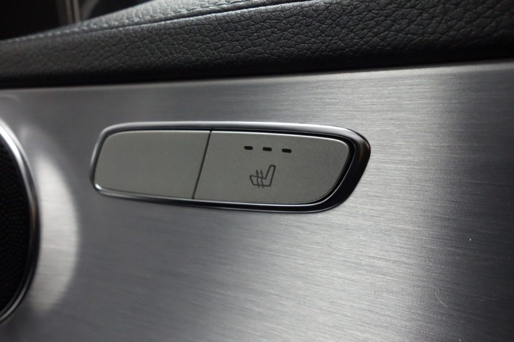 Used_2015_BLACK_MERCEDES-BENZ_C-CLASS_2