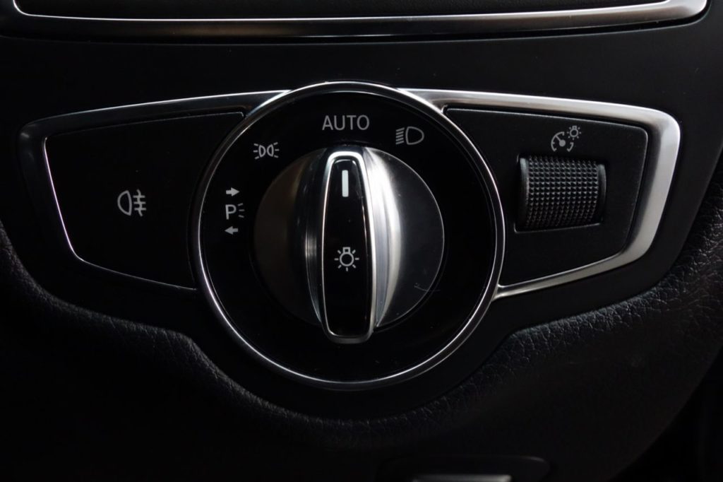Used_2015_BLACK_MERCEDES-BENZ_C-CLASS_2