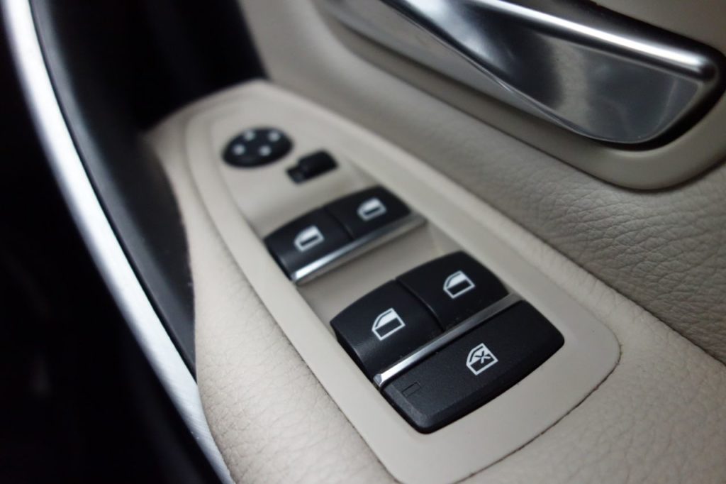 Used_2015_GREY_BMW_3-SERIES_3