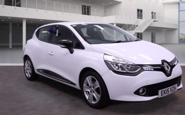 Used 2015 WHITE RENAULT CLIO Hatchback 1.1 DYNAMIQUE MEDIANAV 5d 75 BHP (reg. 2015-03-31) for sale in Lees