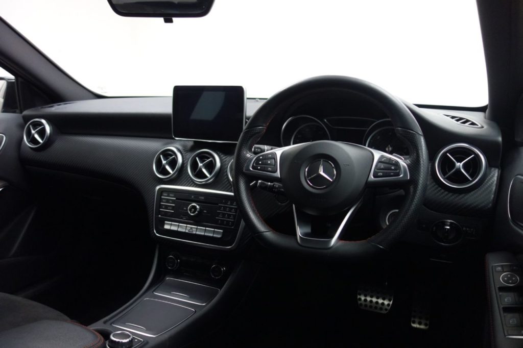 Used_2016_BLACK_MERCEDES-BENZ_A-CLASS_2