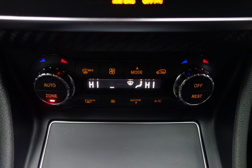 Used_2016_BLACK_MERCEDES-BENZ_A-CLASS_2