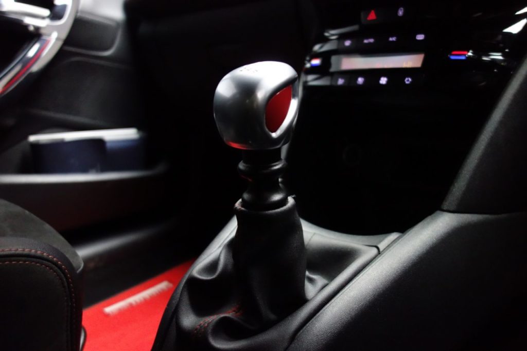 Used_2016_BLACK_PEUGEOT_208_1