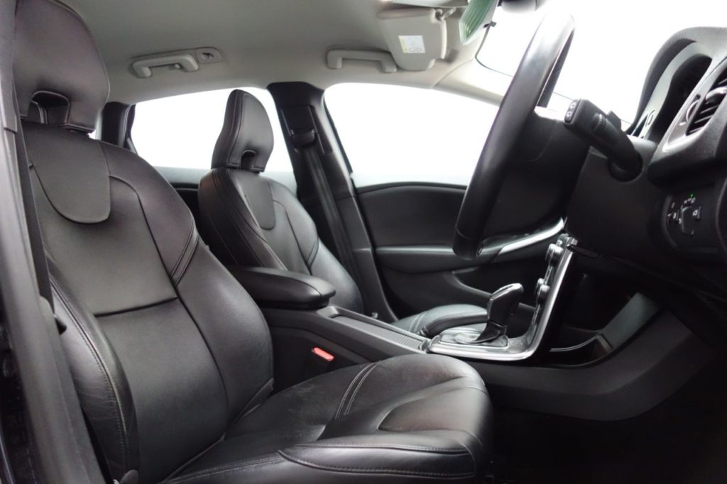 Used_2016_BLUE_VOLVO_V40_1