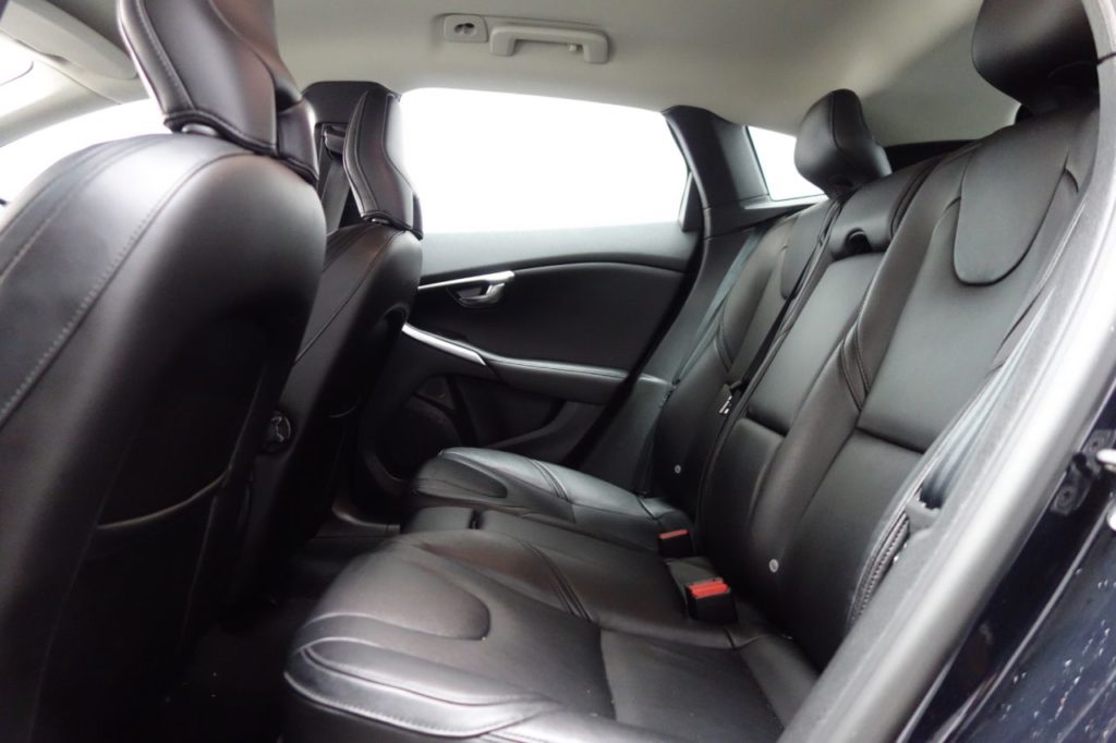 Used_2016_BLUE_VOLVO_V40_1