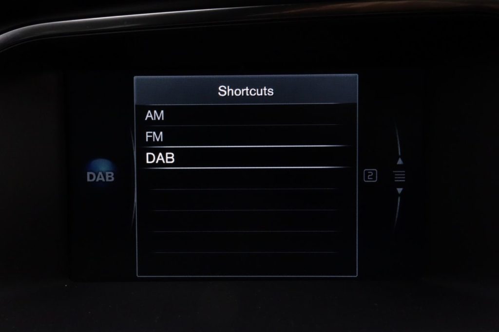 Used_2016_BLUE_VOLVO_V40_1