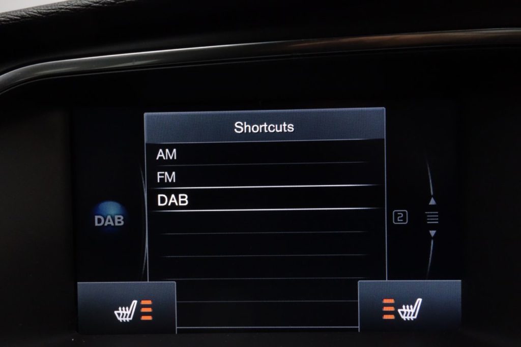 Used_2016_BLUE_VOLVO_V40_1