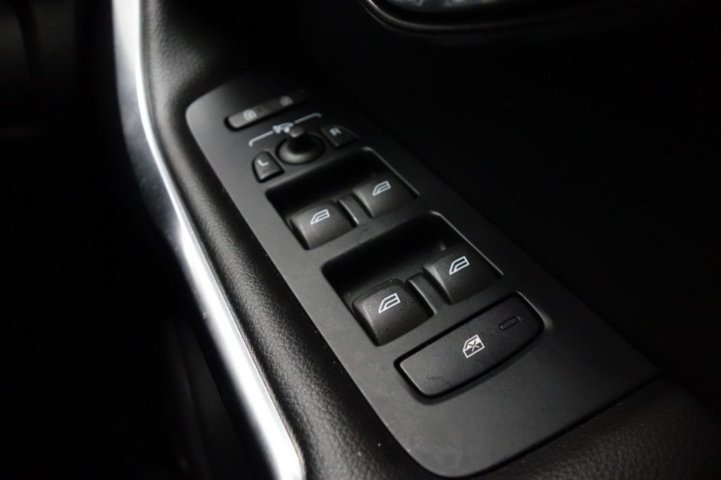 Used_2016_BLUE_VOLVO_V40_1