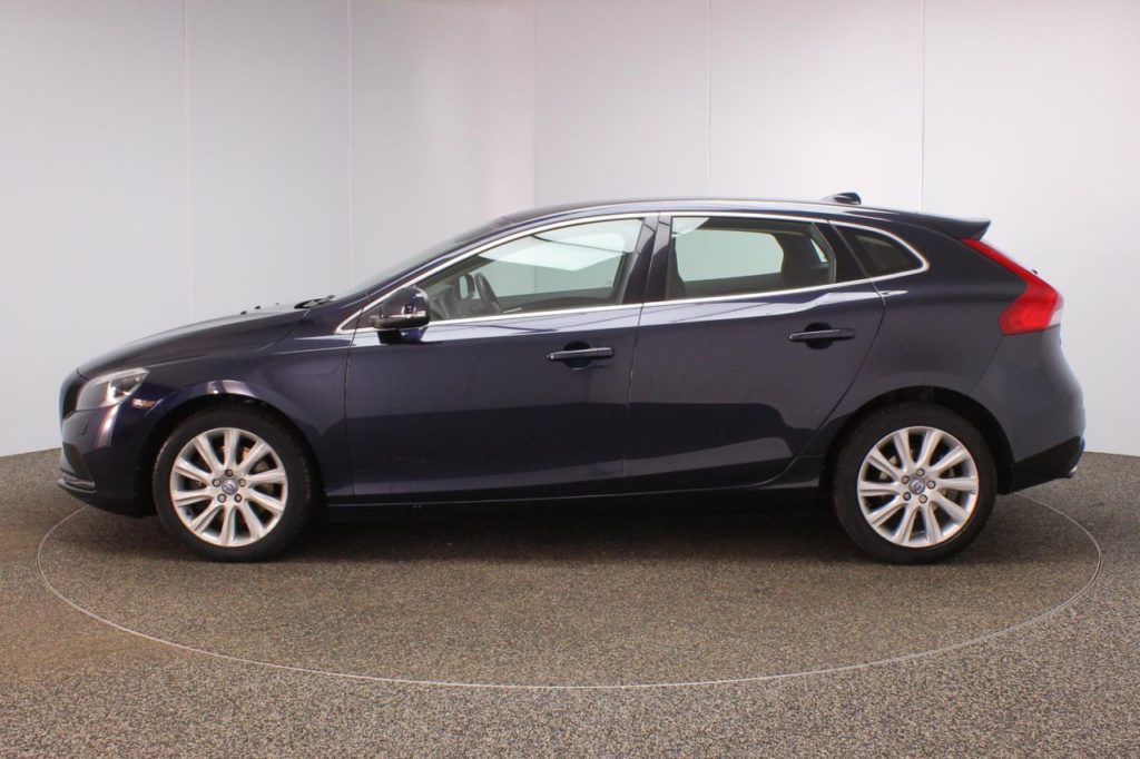 Used_2016_BLUE_VOLVO_V40_1