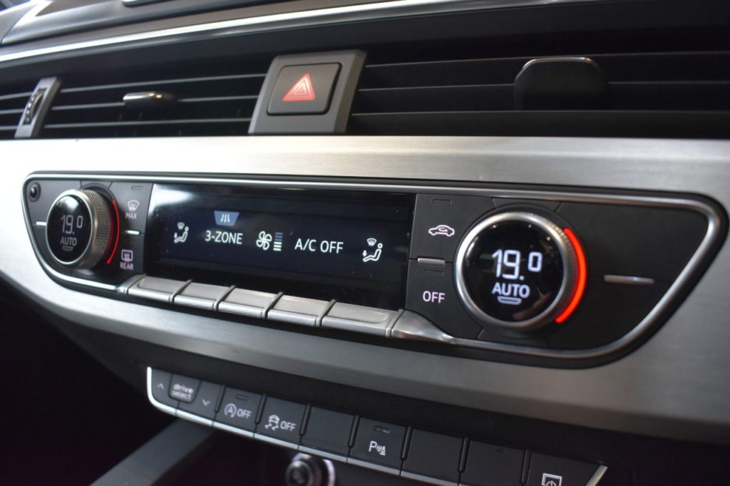 Used_2016_GREY_AUDI_A4_2
