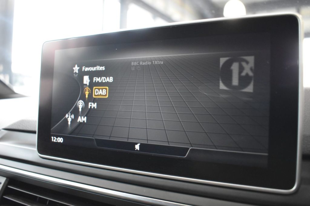Used_2016_GREY_AUDI_A4_2