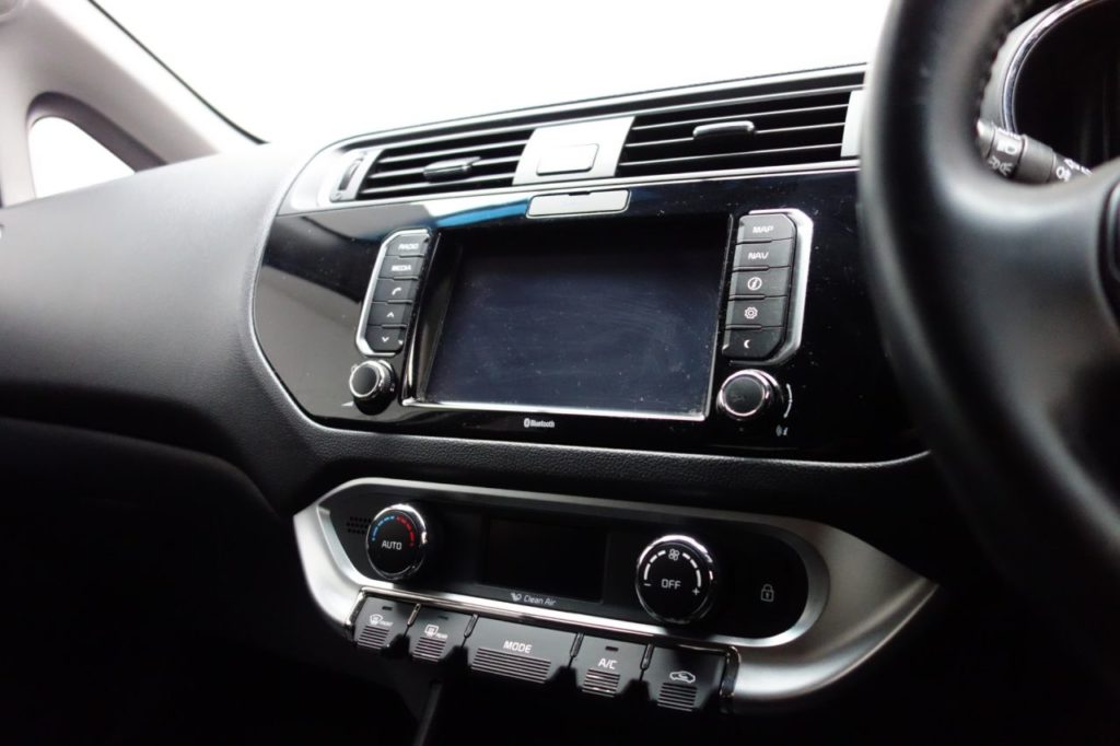Used_2016_WHITE_KIA_RIO_1