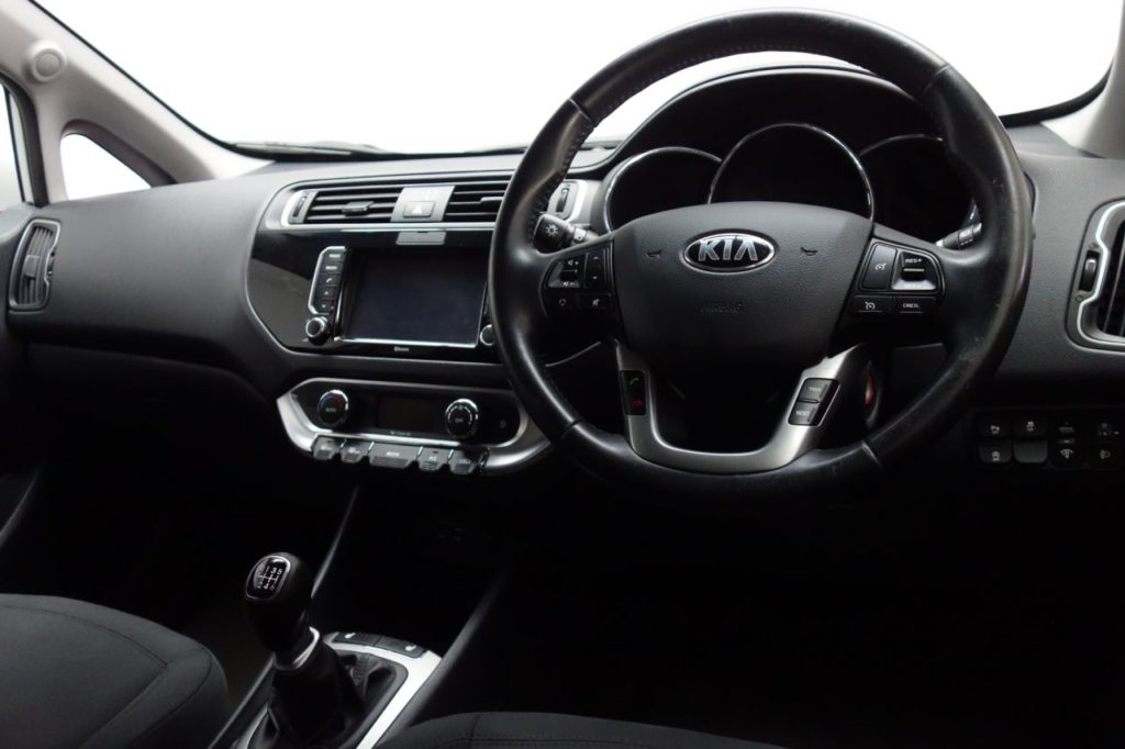 Used_2016_WHITE_KIA_RIO_1