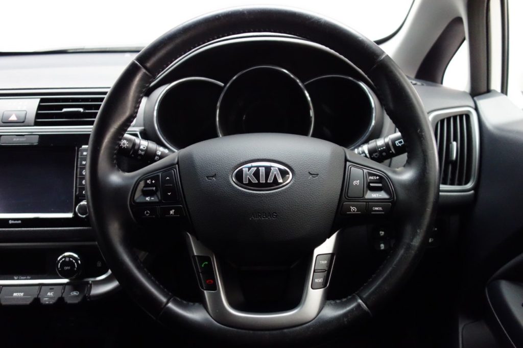 Used_2016_WHITE_KIA_RIO_1