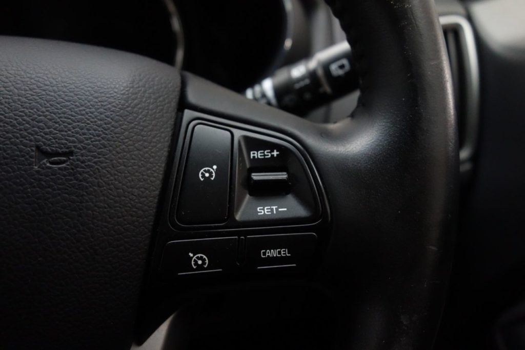 Used_2016_WHITE_KIA_RIO_1