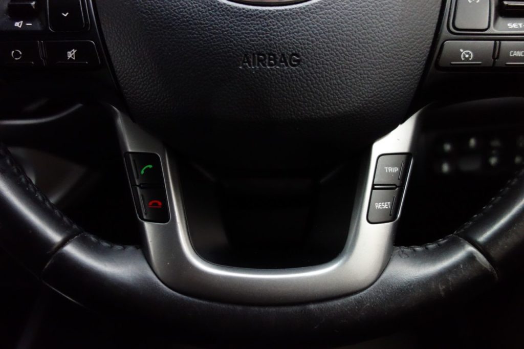 Used_2016_WHITE_KIA_RIO_1