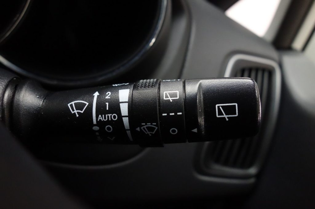 Used_2016_WHITE_KIA_RIO_1