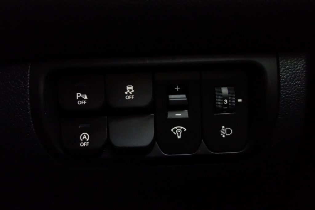 Used_2016_WHITE_KIA_RIO_1