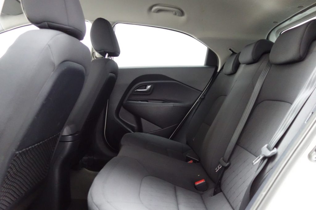 Used_2016_WHITE_KIA_RIO_1