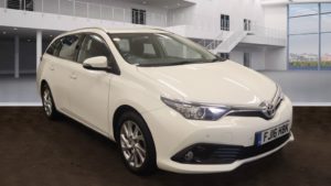 Used 2016 WHITE TOYOTA AURIS Estate 1.6 D-4D BUSINESS EDITION TOURING SPORTS 5d 110 BHP (reg. 2016-03-28) for sale in Lees