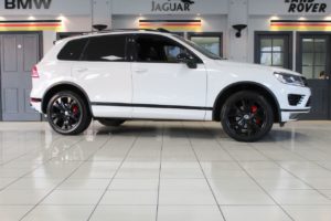 Used 2016 WHITE VOLKSWAGEN TOUAREG Estate 3.0 V6 R-LINE TDI BLUEMOTION TECHNOLOGY 5d 259 BHP - TO ENQUIRE OR RESERVE CALL 0161 4561991 (reg. 2016-10-28) for sale in Marple