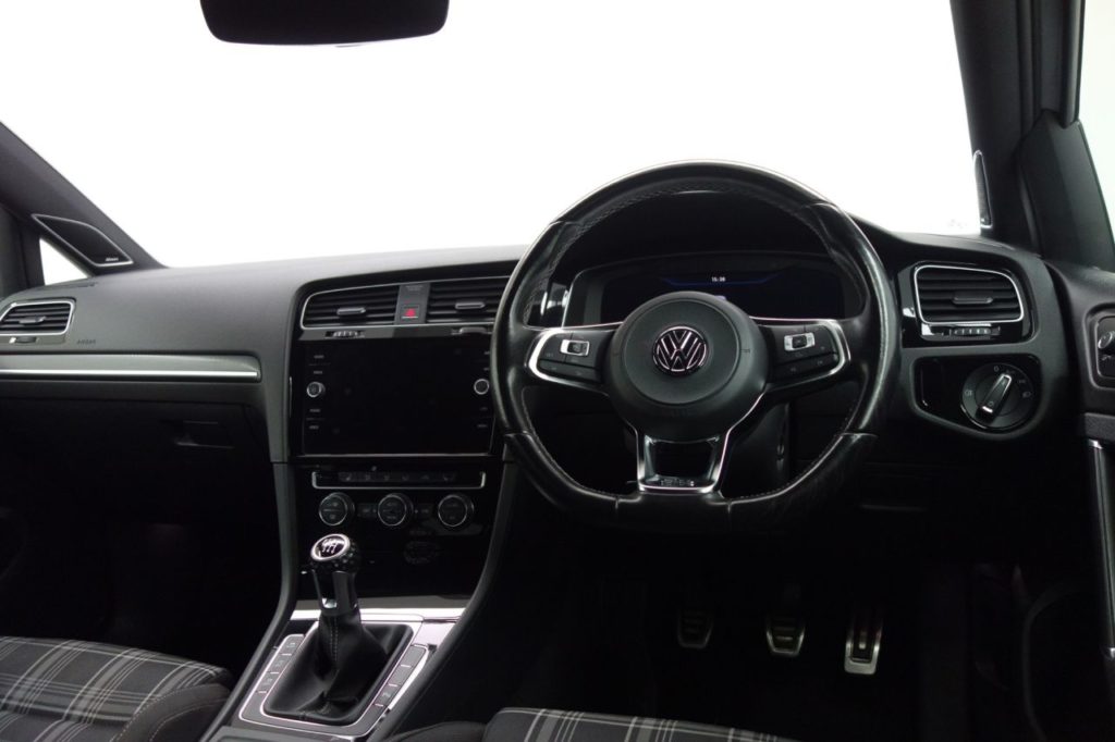 Used_2017_SILVER_VOLKSWAGEN_GOLF_2