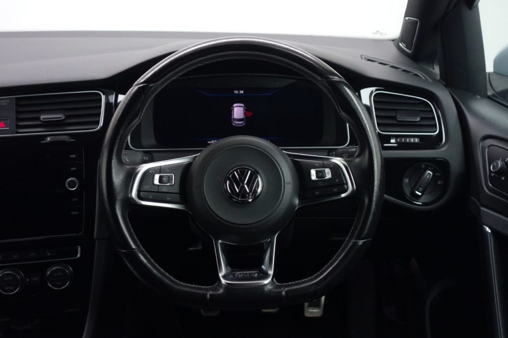 Used_2017_SILVER_VOLKSWAGEN_GOLF_2