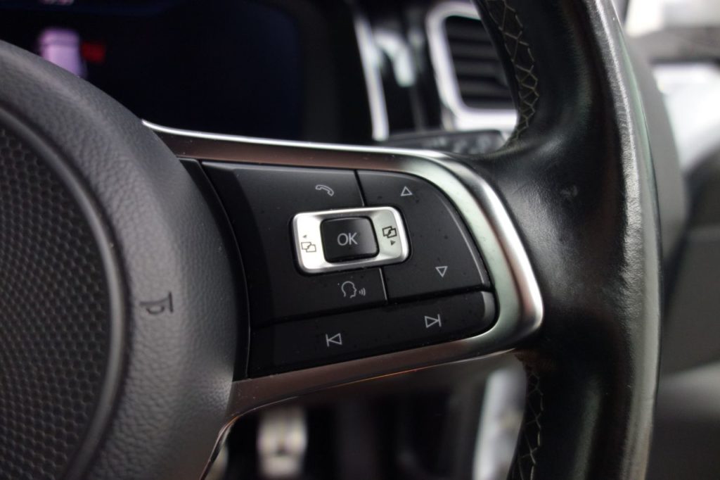 Used_2017_SILVER_VOLKSWAGEN_GOLF_2