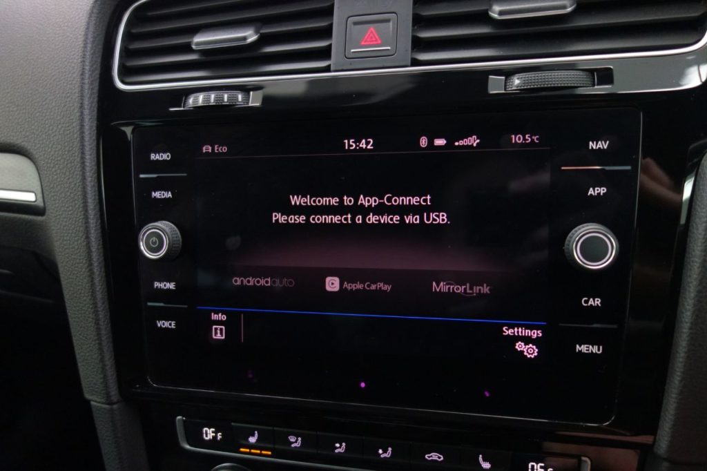 Used_2017_SILVER_VOLKSWAGEN_GOLF_2