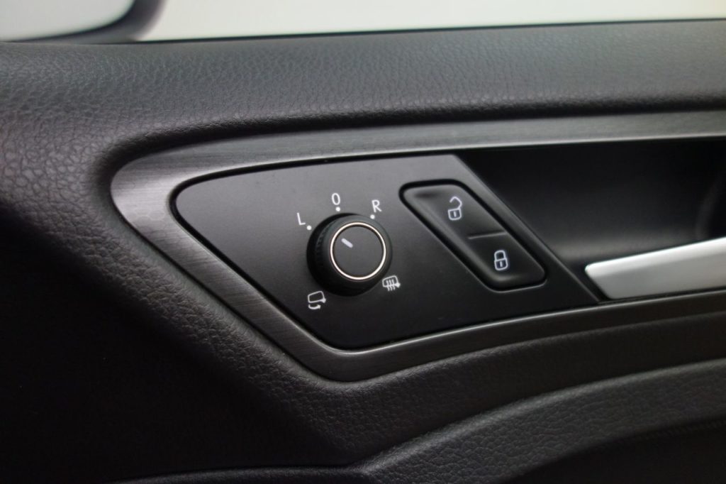 Used_2017_SILVER_VOLKSWAGEN_GOLF_2