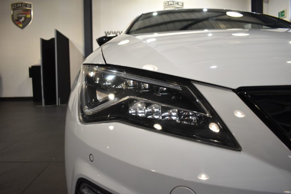Used_2017_WHITE_SEAT_LEON_2
