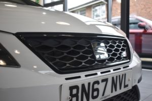 Used_2017_WHITE_SEAT_LEON_2