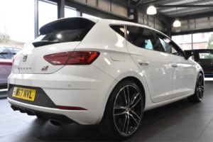 Used_2017_WHITE_SEAT_LEON_2