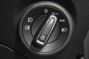 Used_2017_WHITE_SEAT_LEON_2