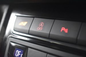 Used_2017_WHITE_SEAT_LEON_2