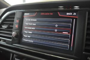 Used_2017_WHITE_SEAT_LEON_2