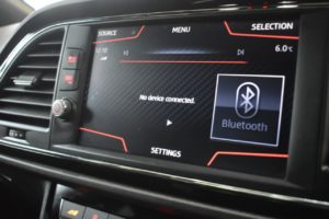 Used_2017_WHITE_SEAT_LEON_2