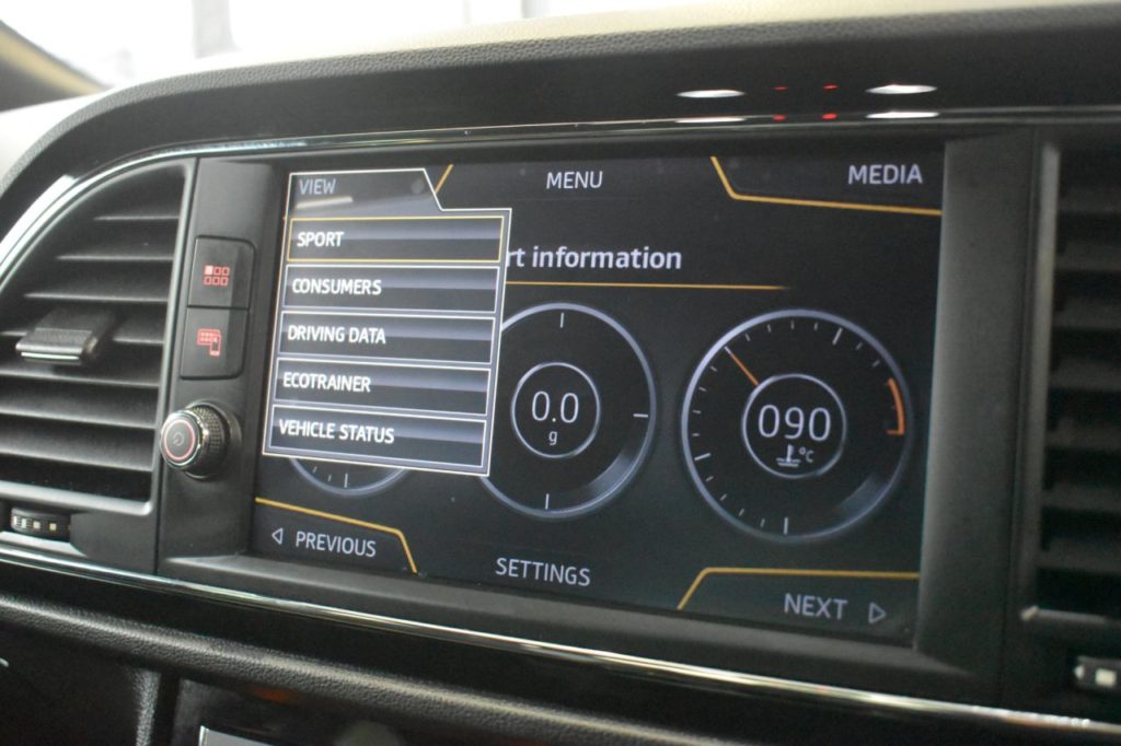 Used_2017_WHITE_SEAT_LEON_2