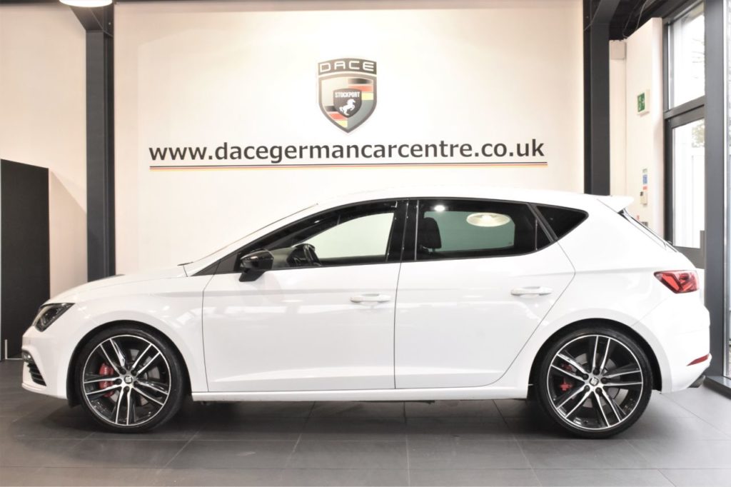 Used_2017_WHITE_SEAT_LEON_2