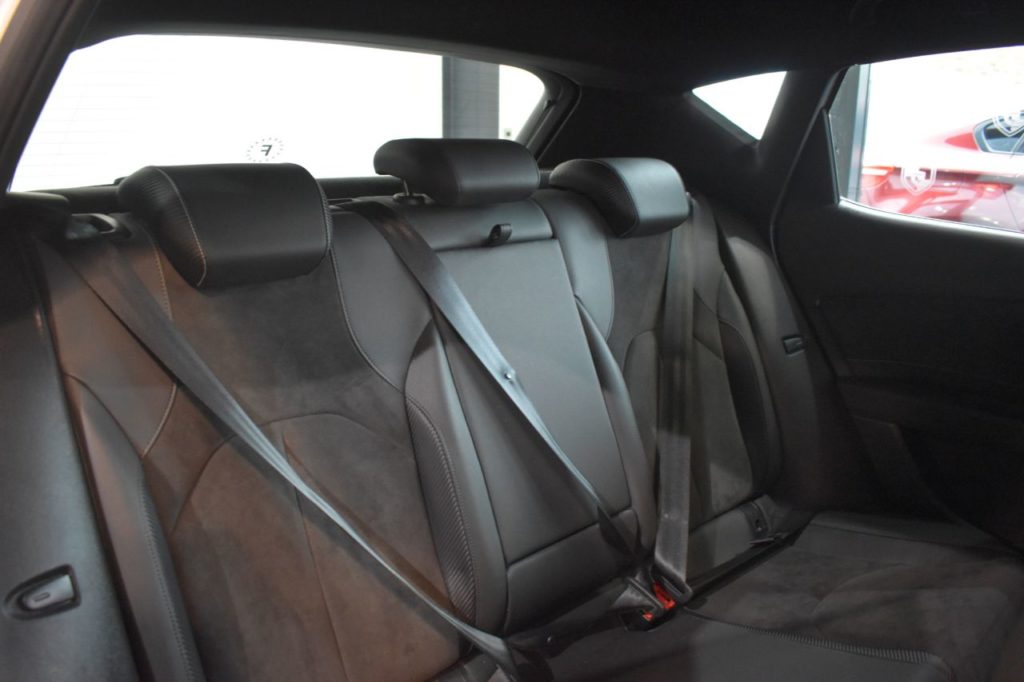 Used_2017_WHITE_SEAT_LEON_2